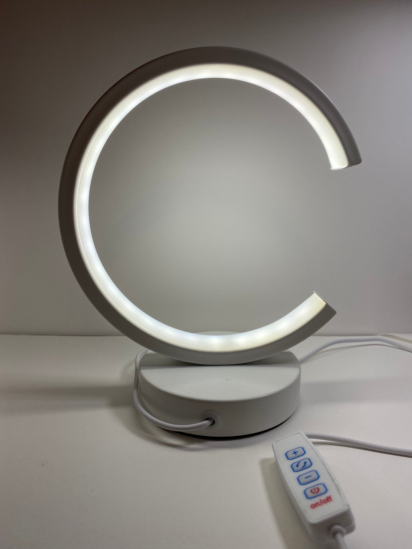 Lampada da tavolo LED ad anello dimmerabile