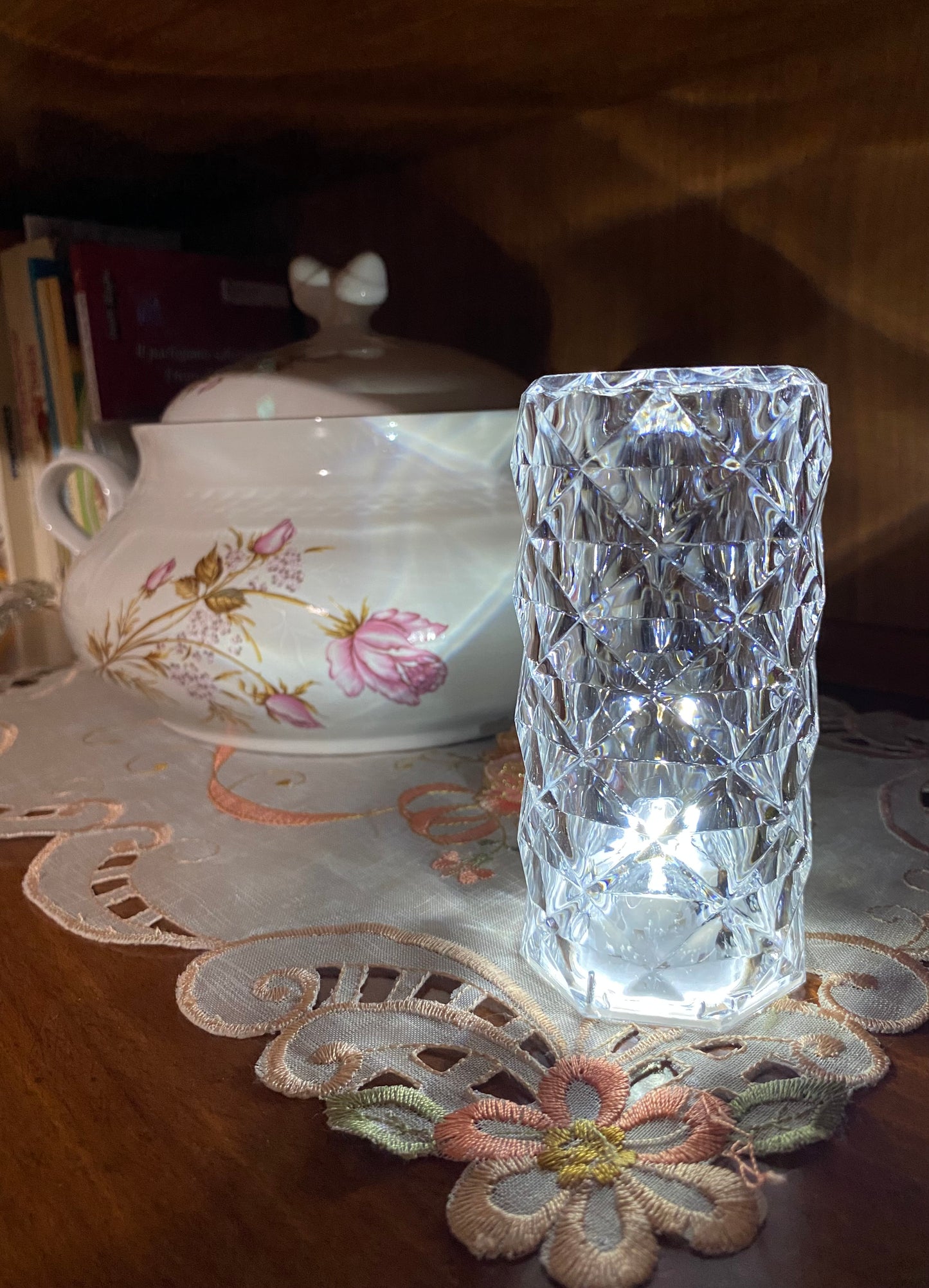 Crystal table lamp